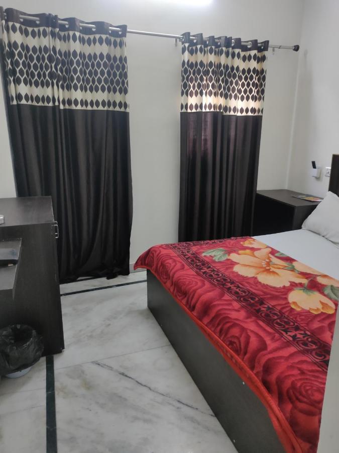 Hotel Khubsaras Palace By Chhabra'S Агра Екстериор снимка